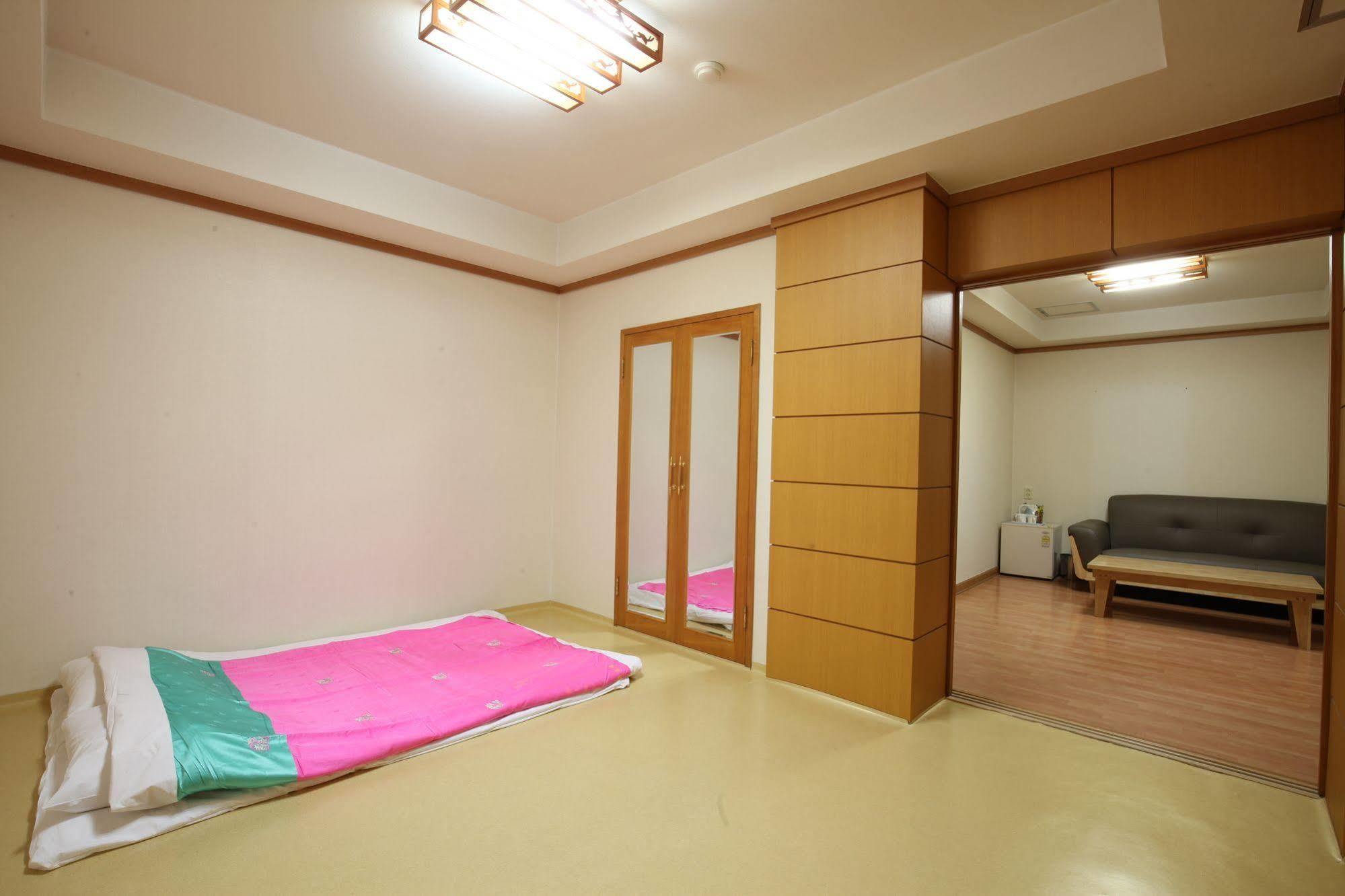 Angel Hotel Пусан Екстериор снимка